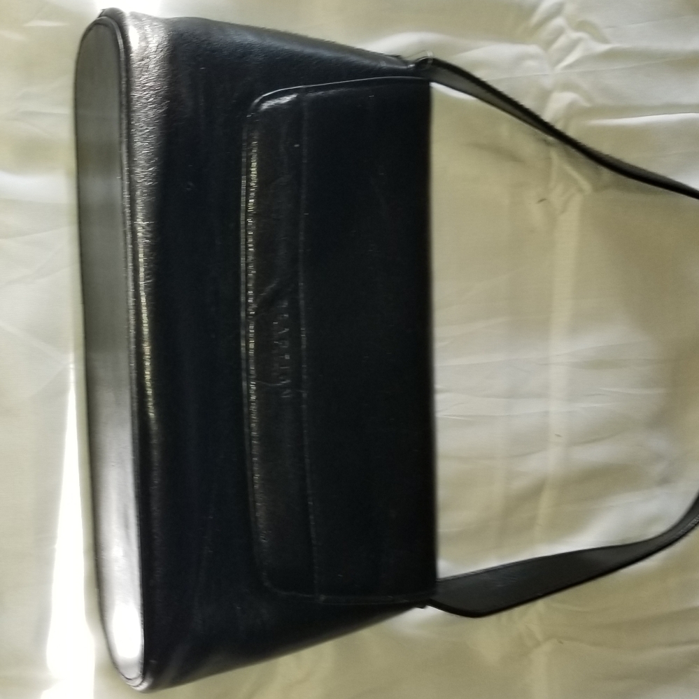 Kenneth Cole Leather Pocketbook